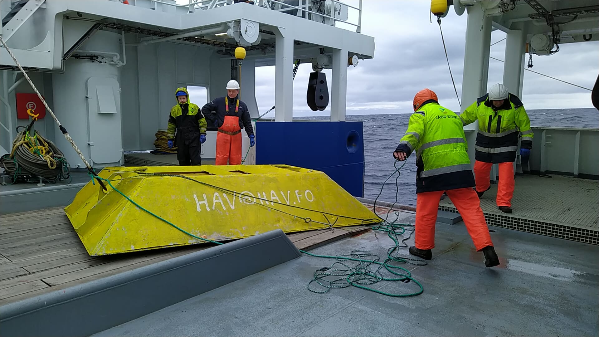 Rákið tvørtur um Íslandsryggin